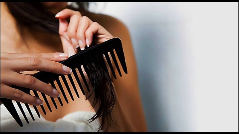 comb wig to remove tangles